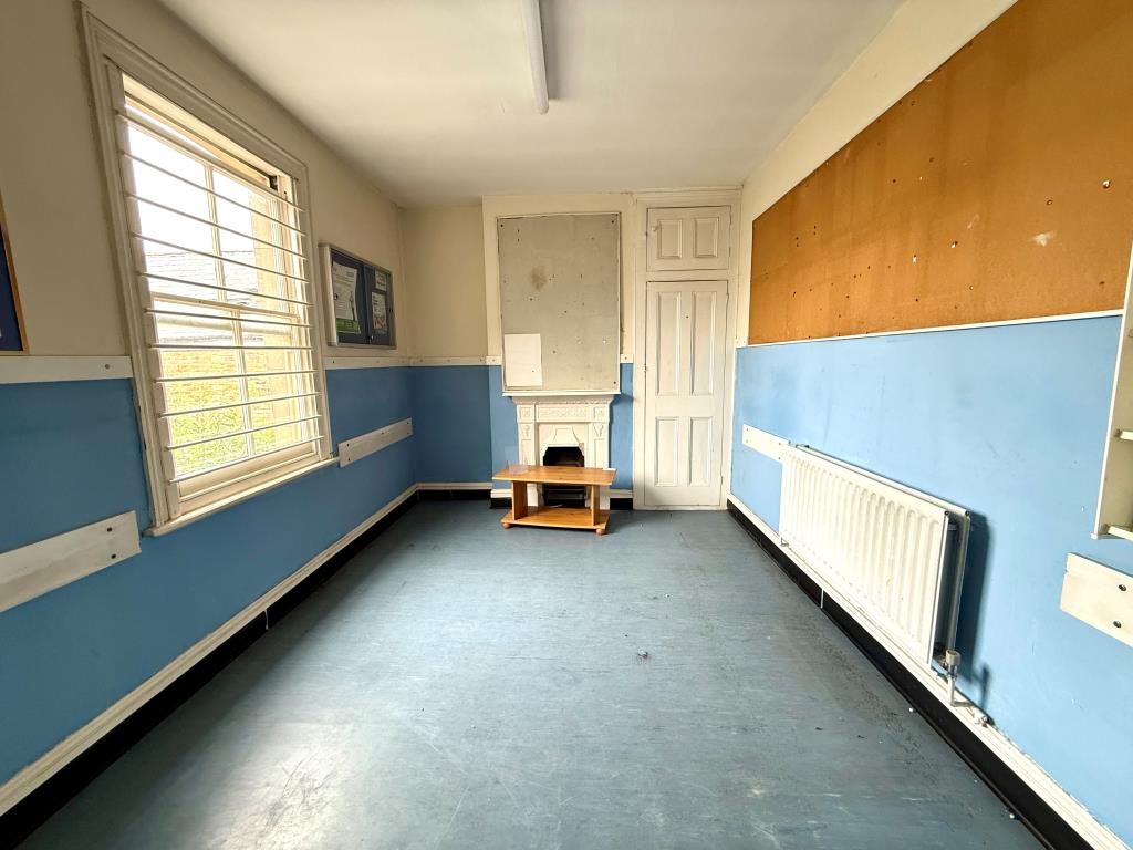 Lot: 25 - FORMER DOCTORS SURGERY WITH POTENTIAL - Room four